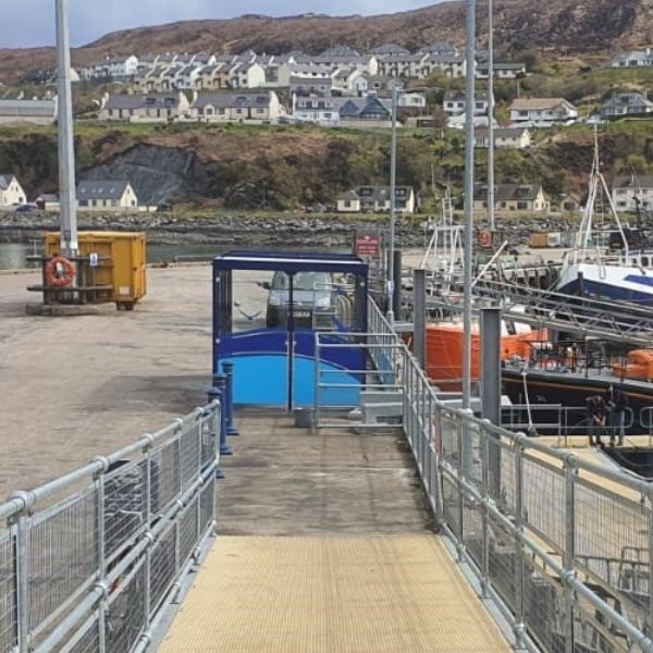 Wachtruimte in stijl voor passagiers Maillaig Harbour, Schotland